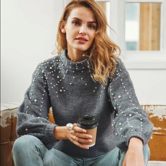 Guess Sweaters - NYE SALE🌟🎊GUESS knit mock grey sweater w/pearls